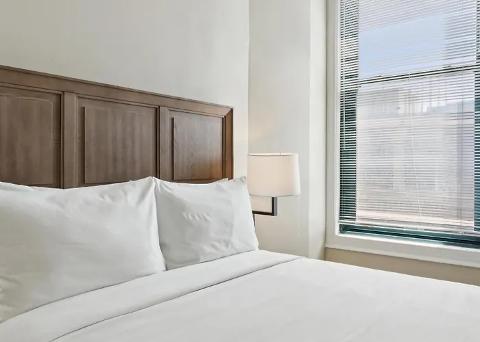 Placemakr Downtown At The Pennsylvanian